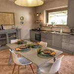 Agriturismo Tenuta Morcella con piscina privata Appartamento *